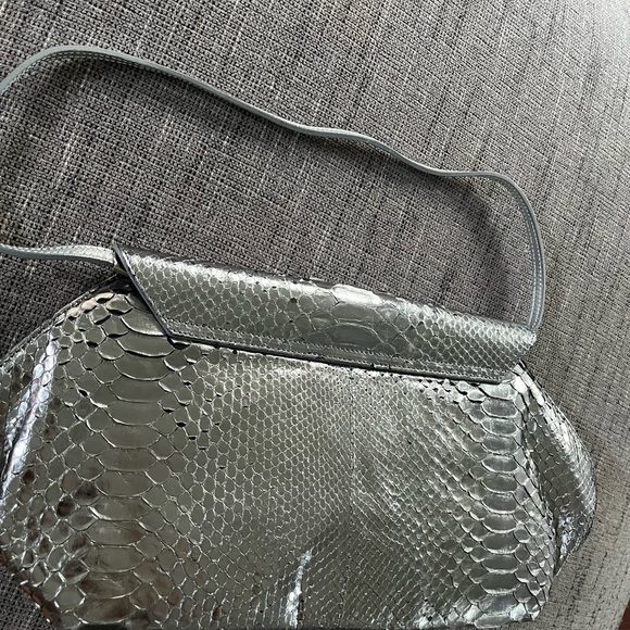 JANE AUGUST *autographed* silver python handbag VERY RARE - Picture 6 of 7